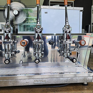 이쪼 발키리아 3구 수동커피머신