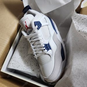 Nike SB x 에어 조던 4 네이비 DR5415-100 265사이즈 새상품 판매합니다.