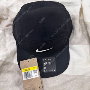 나이키 드라이 핏 플라이 언스트럭처 스우시 캡FB5624-010