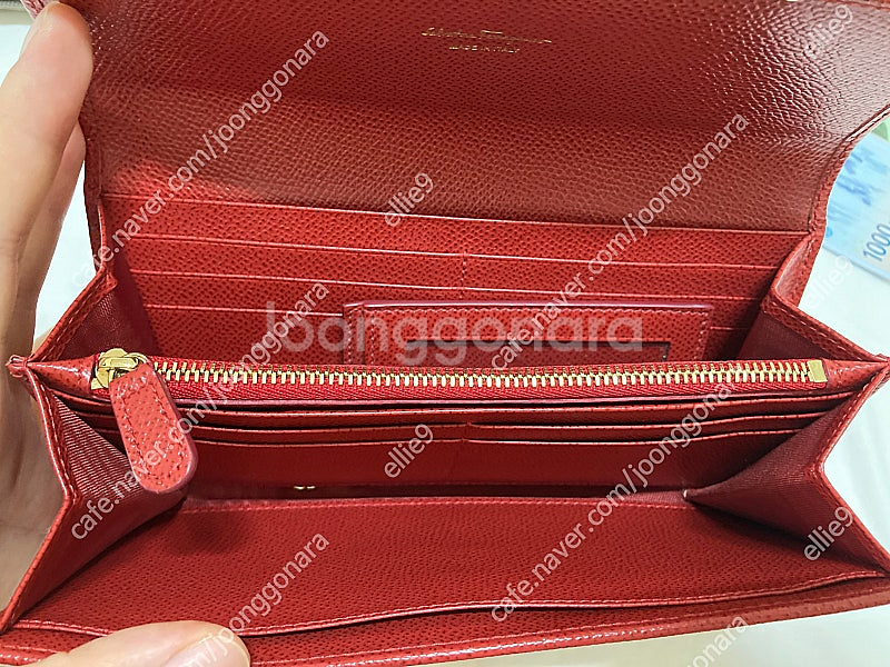 페라가모 여성 간치니 콘티넨탈 월렛 10회미만 사용 완...--0