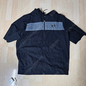 언더아머 반팔 바람막이 XL