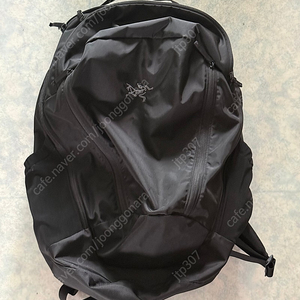 아크테릭스 맨티스 32L 블랙사파이어 팝니다.