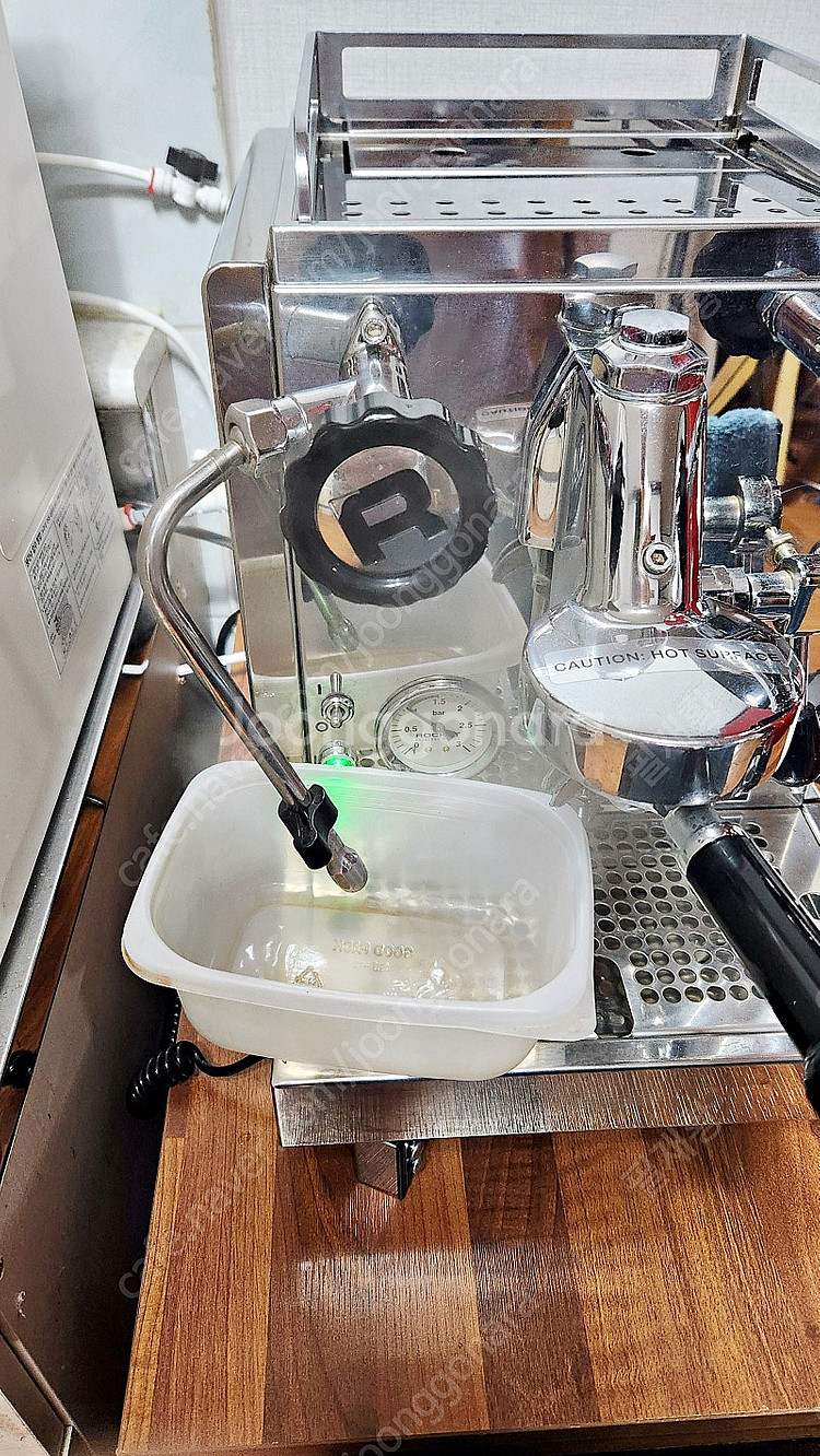 로켓 R58 커피머신 팝니다--2