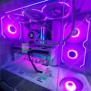9800X3D/RTX5080본체 화이트 팝니다