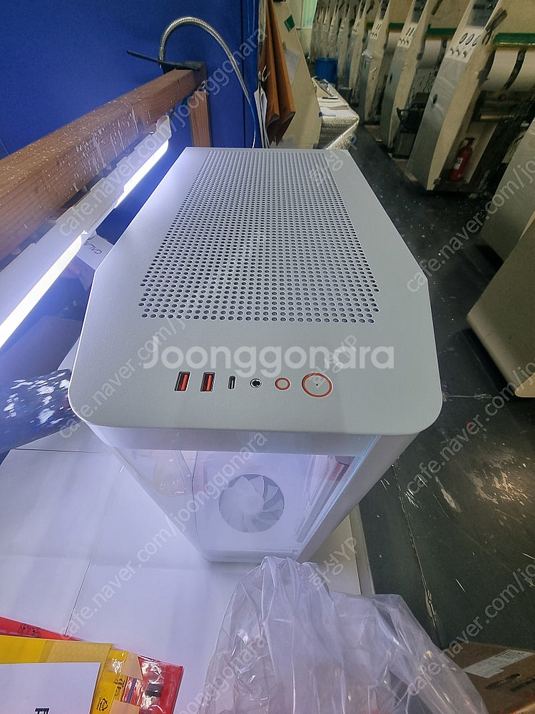 9800X3D/RTX5080본체 화이트 팝니다--4