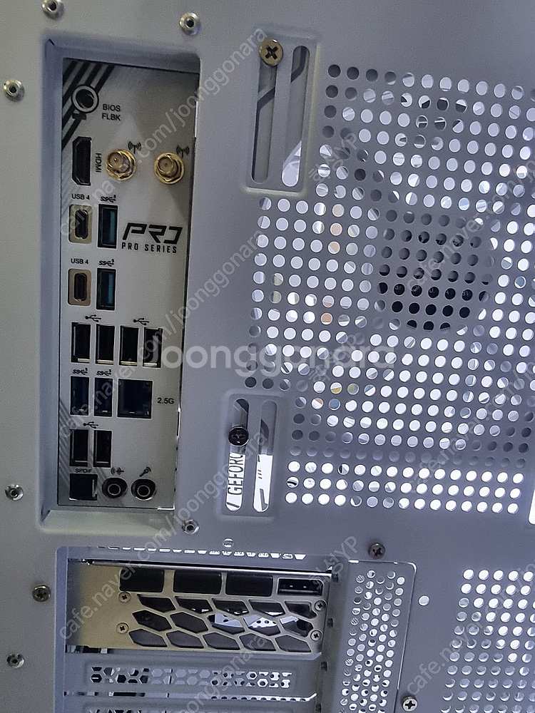 9800X3D/RTX5080본체 화이트 팝니다--5