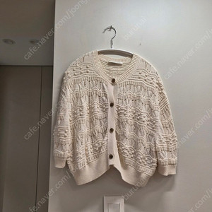 더캐시미어 크로셰 폼폼 니트가디건 판매