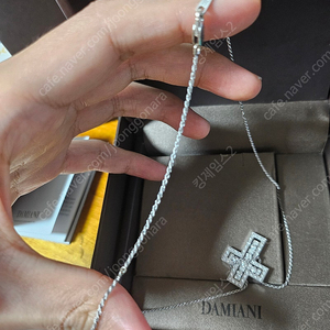 다미아니 벨에포크 화이트골드 라지 목걸이 화골 판매합니다.