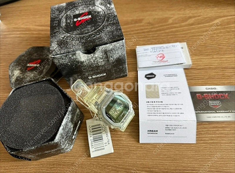 카시오 지샥 투명 시계(Casio G-Shock DW-...--0
