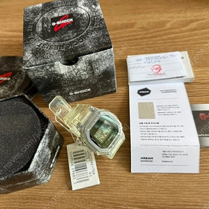 카시오 지샥 투명 시계(Casio G-Shock DW-5600SKE-7) 판매합니다.