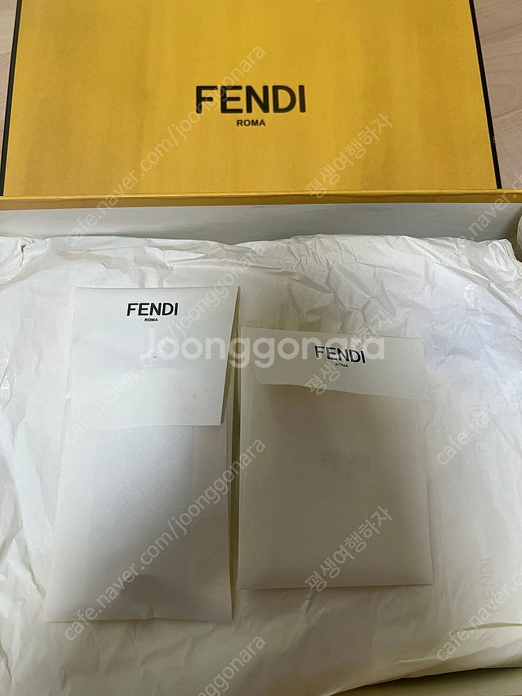 펜디 화이트 FF 로고 남성 스니커즈 7E1350/AA...--9