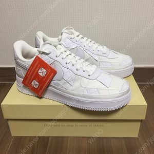 <새상품> 나이키 에어포스1 로우 빌리아일리쉬 콜라보 트리플화이트 컬러 265mm 저렴하게 판매합니다.