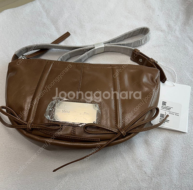 마뗑킴 가방 하프셔링 리본 라운드백 브라운 새상품--0