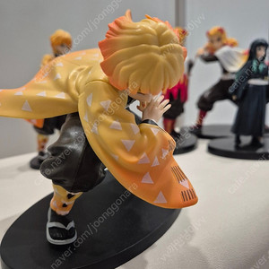 택배비 포함 귀멸의 칼날 6종 피규어 전부 드립니다. 젠이츠 탄지로 무이치로 렌고쿠