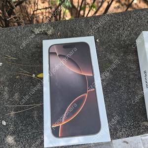 미개봉 아이폰16프로 256gb 자급제 데저트