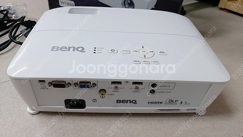 BenQ W1050 빔프로젝터--1