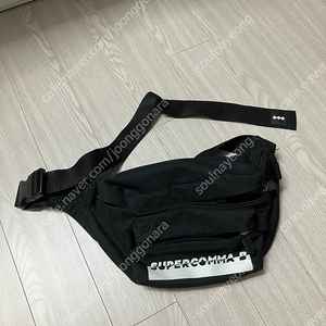 슈퍼콤마 비 크로스 백 팝니다