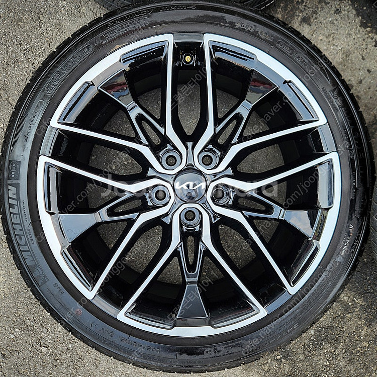 [판매] 기아 K5 DL3 19인치 순정휠 타이어 세트 팝니다. 245 40 19--3