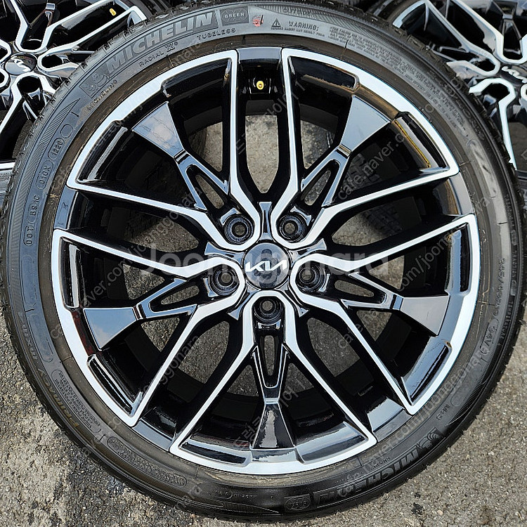 [판매] 기아 K5 DL3 19인치 순정휠 타이어 세트 팝니다. 245 40 19--4