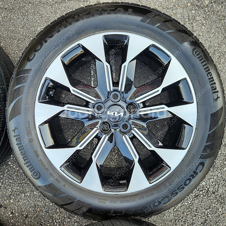 [판매] 기아 카니발 KA4 19인치 순정휠 타이어 세트 팝니다. 235 55 19--2