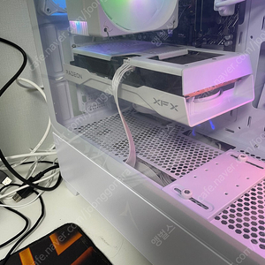 라데온 xfx rx9060xt 16기가 화이트 풀박스s급 마지막가격 급처!