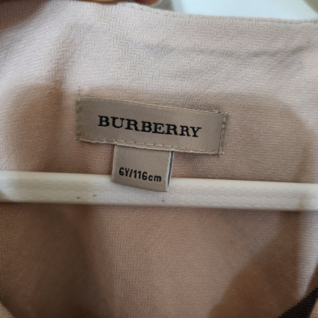 120호 (6y) 버버리 키즈 민소매 셔링 원피스 / 키즈 여아 몽클레어 구찌 펜디 디올 셀린느 이미지