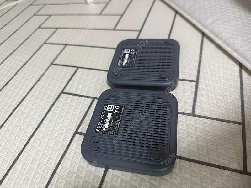 삼성 정품 무선충전기 박스없음 미사용 본체2개--1