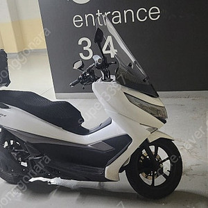 uhr125 23년식 24년출고 8350km 팝니다.