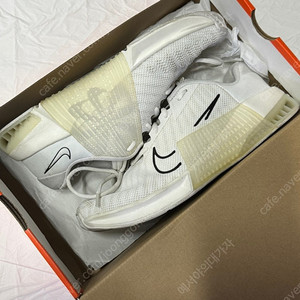 나이키 NIKE 메트콘9 AMP 화이트 270사이즈 판매합니다