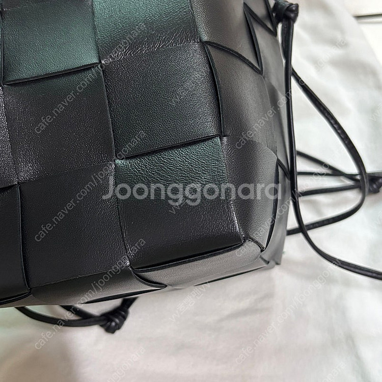 보테가 베네타 스몰 레더 카세트 버킷백 블랙--4