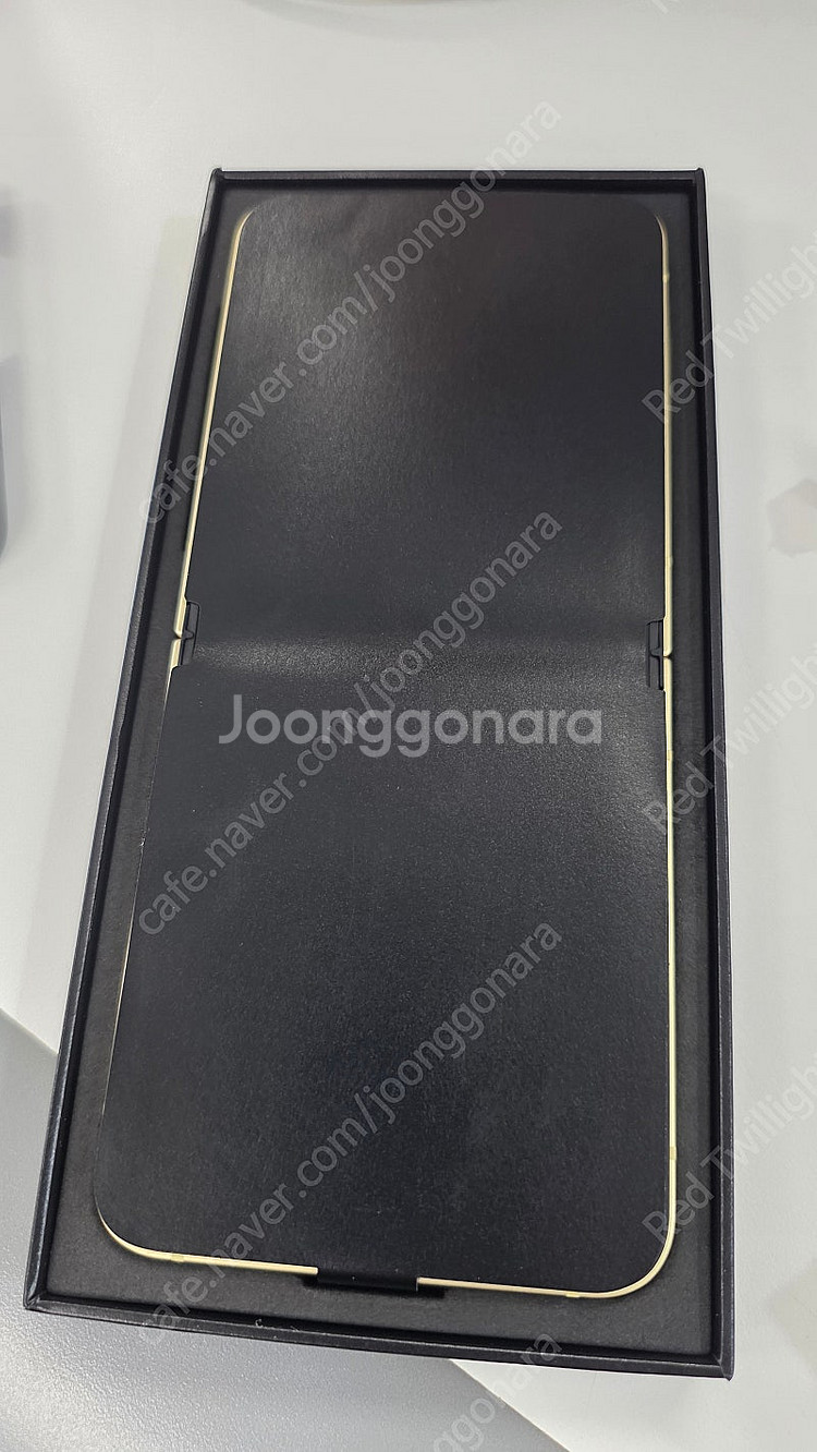 갤럭시 Z플립6 옐로우512 거의 신품이나 다름 없는 상태--1