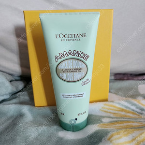 록시땅 아몬드 휩드 샤워젤 200ml 새상품 + 록시땅 화장품 파우치