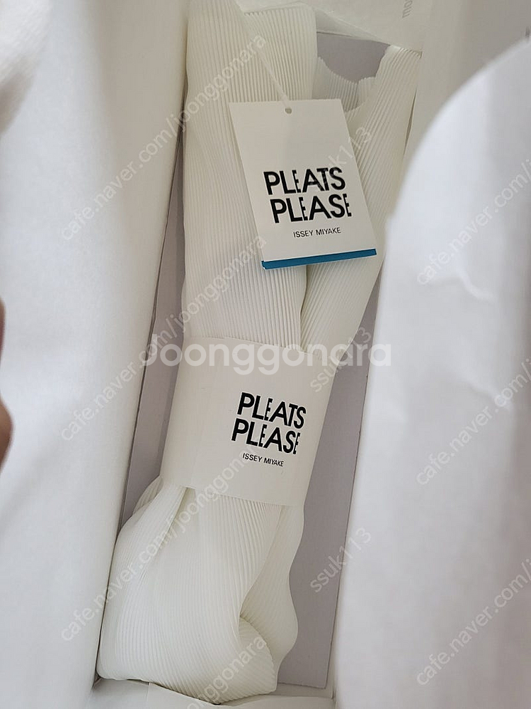 플리츠플리즈 화이트 미스트 (25년8월구매제품 33만원) 내일 오전10시까지 금액내려요--0