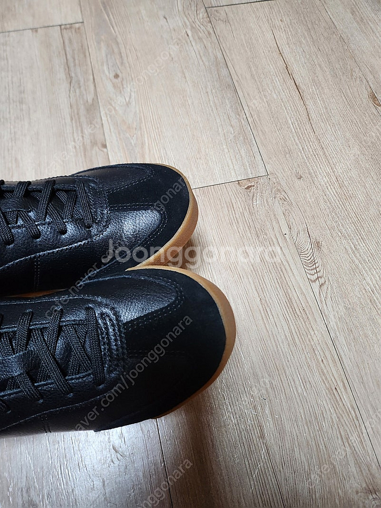 유니클로스니커즈 245--3