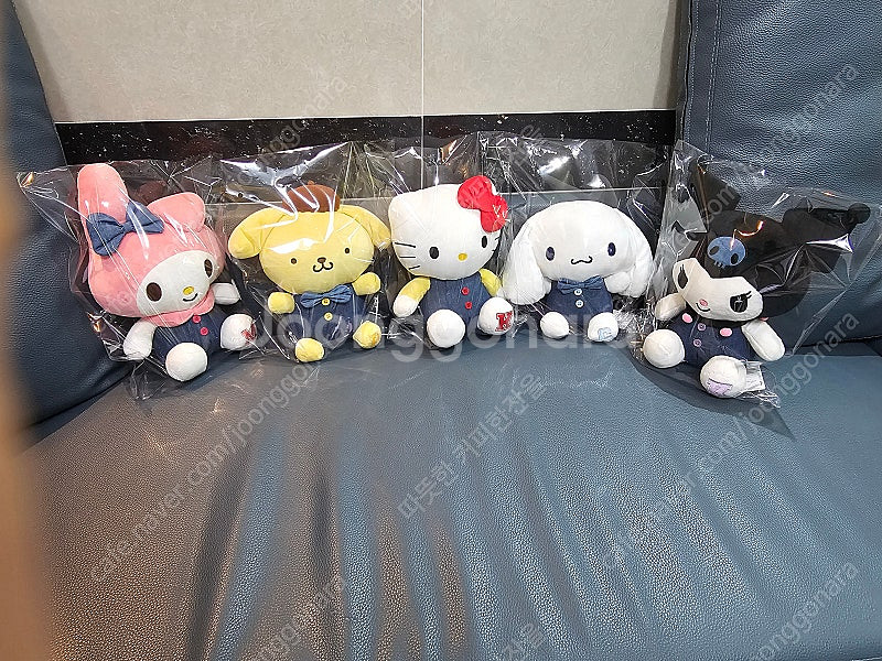 산리오 데님 시나모롤 키티 쿠로미 마이멜로디 폼폼푸린 중형 인형 새거 팔아요--6