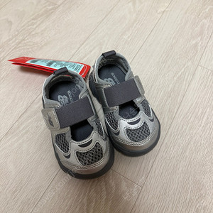 뉴발 프리들 130사이즈(챠콜색상)