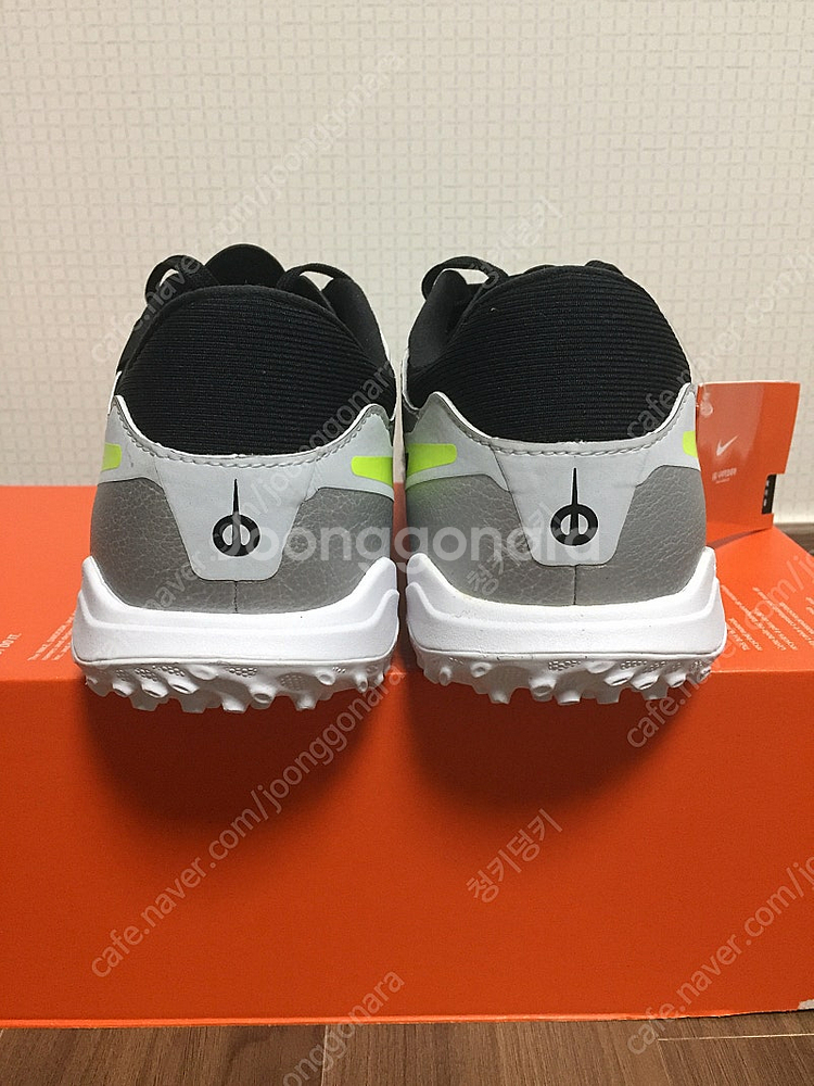 <새상품> 나이키 티엠포10 아카데미 TF 메탈릭 실버...--2