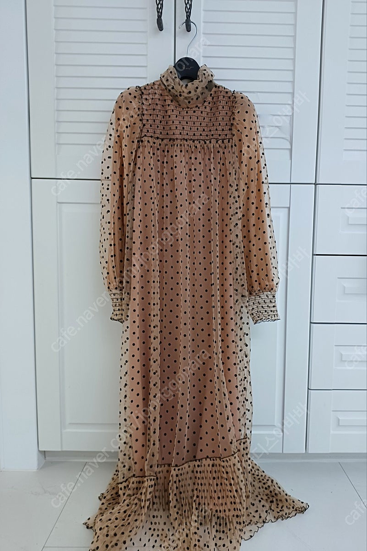 김현아 오즈세컨 도트 샤 원피스(44만)--3