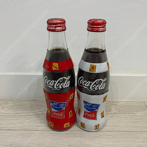 일본 2004년 아테네 올림픽 기념 250ml 미개봉 코카콜라 2종 세트 판매합니다.