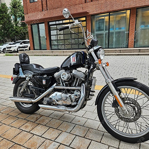 짧은 킬로수 14xxxkm 스포스터 883 03년식 100주년 팝니다.