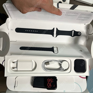 애플워치5 스페이스 그레이 알루미늄 44mm 샐룰러 + 워치 외장배터리 택포 15만