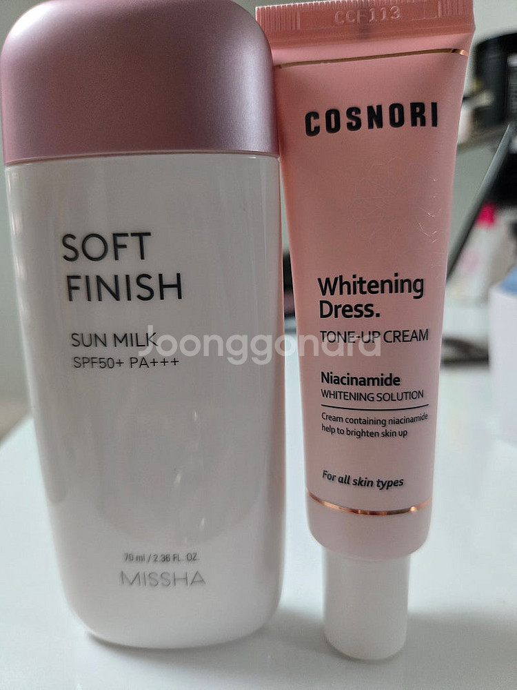 화장품 일괄처분 총18개 톤업 선크림 선밀크 팩트 샌드베이지 색상 화장품파우치 립스틱 틴트 립밤 등등 전부일괄 --9