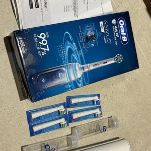 오랄비 전동칫솔 지니어스 9000 새제품+추가 구성품