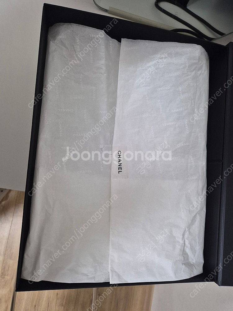 (새상품급)신세계본점구매 샤넬 보이백 캐비어 은장 미듐--6