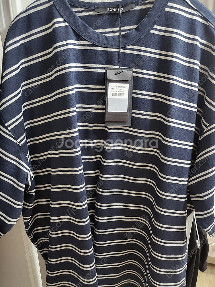 송지오 컬렉션 샤를로 마린 티셔츠 네이비 52사이즈 팝니다. 새상품--0