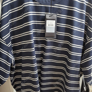 송지오 컬렉션 샤를로 마린 티셔츠 네이비 52사이즈 팝니다. 새상품