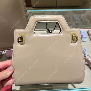 페레가모 완다 마이크로