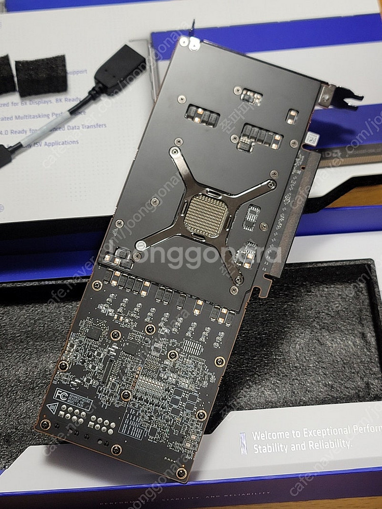 AMD Radeon Pro W6800 그래픽카드--2