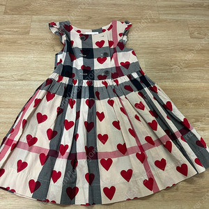 버버리 하트원피스8y 판매합니다