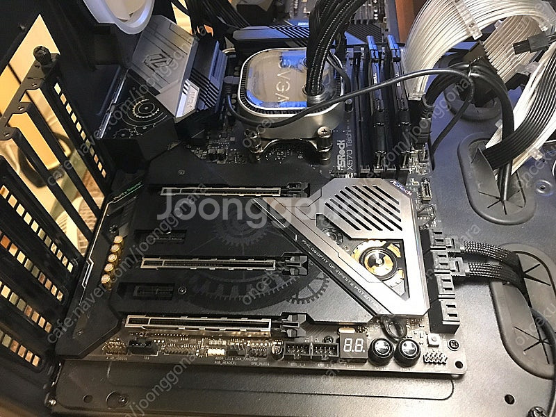 x570 타이치 메인보드 팝니다.--5